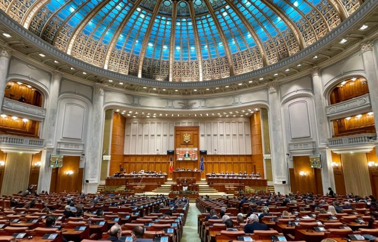 Parlamentarii români ar putea reveni mai repede din vacanță, pentru adoptarea unor proiecte restante