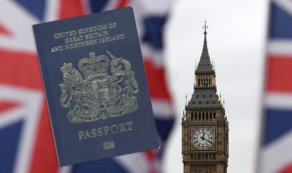 Ştampilarea paşapoartelor cetăţenilor britanici rezidenţi în UE atunci când revin în Schengen încalcă Acordul de retragere