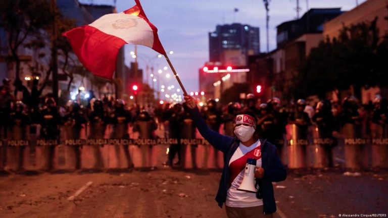 Manifestaţii masive împotriva noului preşedinte Peru; doi morți