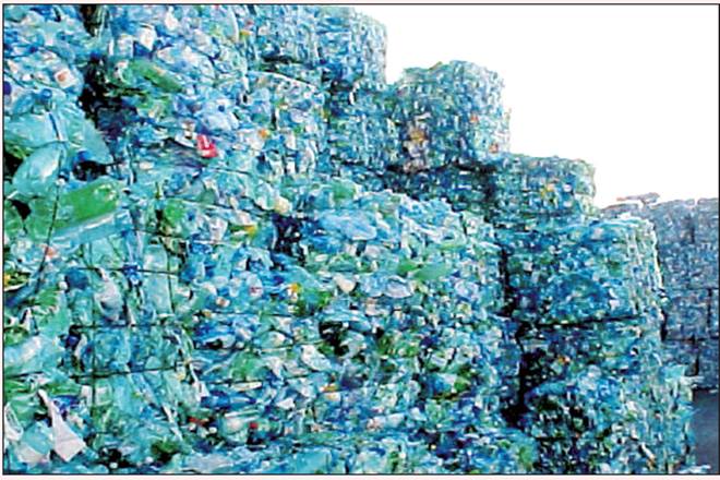 Biserica Anglicană cumpară sutane realizate din materiale realizate 100% din PET-uri reciclate