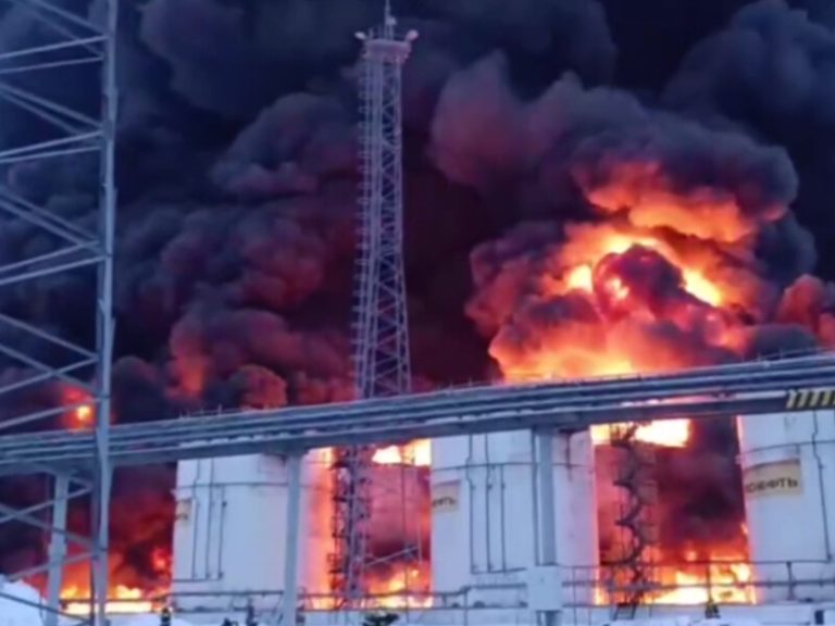Dronele SBU au lovit noaptea un mare depozit de petrol și o substație electrică din Rusia – media