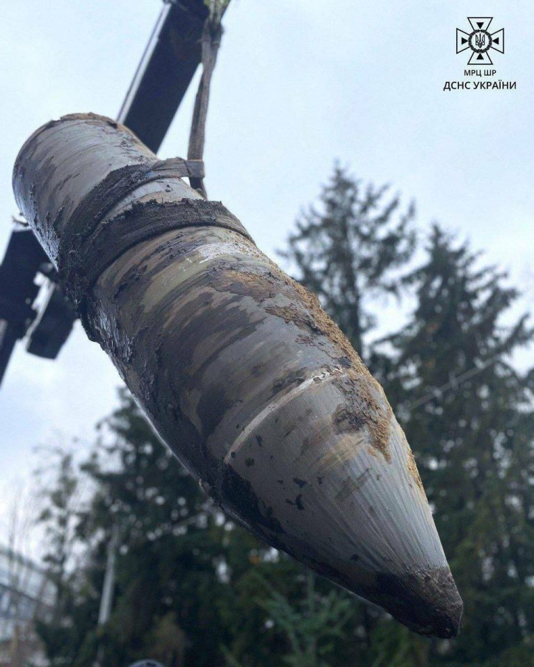 Geniștii ucraineni au extras din pământ penetratorul sistemului de rachete hipersonice Kh-47M2