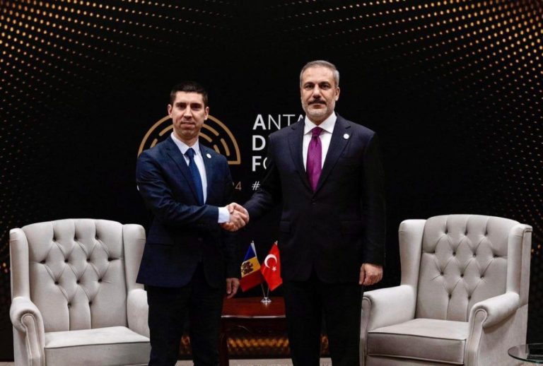 La Forumul Diplomației de la Antalya, vicepremierul Mihai Popșoi a avut întrevederi cu miniștrii de externe din Turcia, Luxemburg, Muntenegru și Azerbaidjan