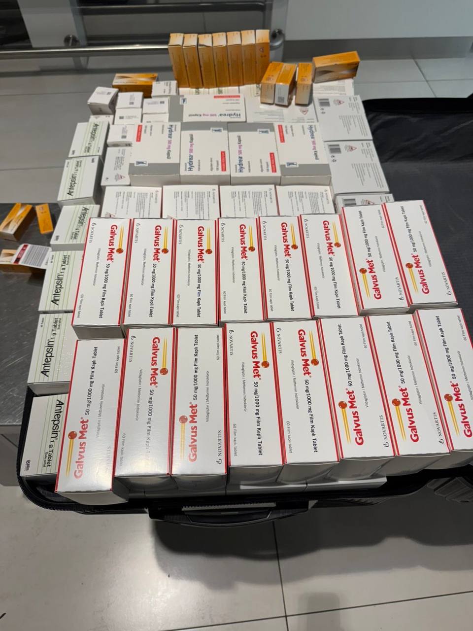 FOTO/ Un cetățean ucrainean, documentat pentru tentativa de introducere ilegală a unui lot de medicamente 3 photo 3 2024 12 28 16 21 28
