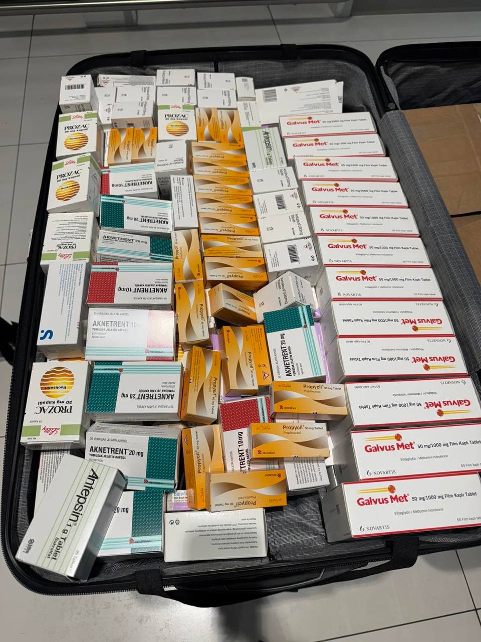 FOTO/ Un cetățean ucrainean, documentat pentru tentativa de introducere ilegală a unui lot de medicamente 4 photo 4 2024 12 28 16 21 28