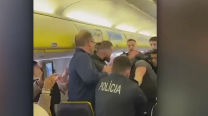 Mai mulți bărbați în stare de ebrietate au terorizat pasagerii într-un avion. Ce s-a întâmplat cu aeronava