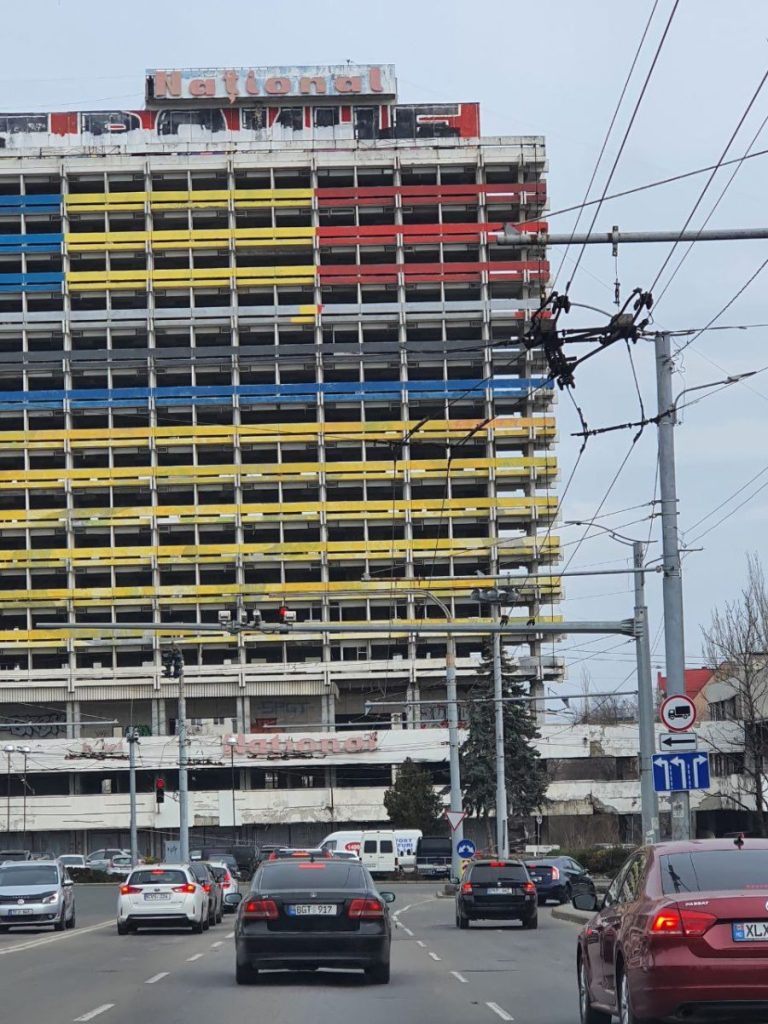 Hotelul Național din capitală a fost pictat din nou 2 photo 5393270509413718837 y