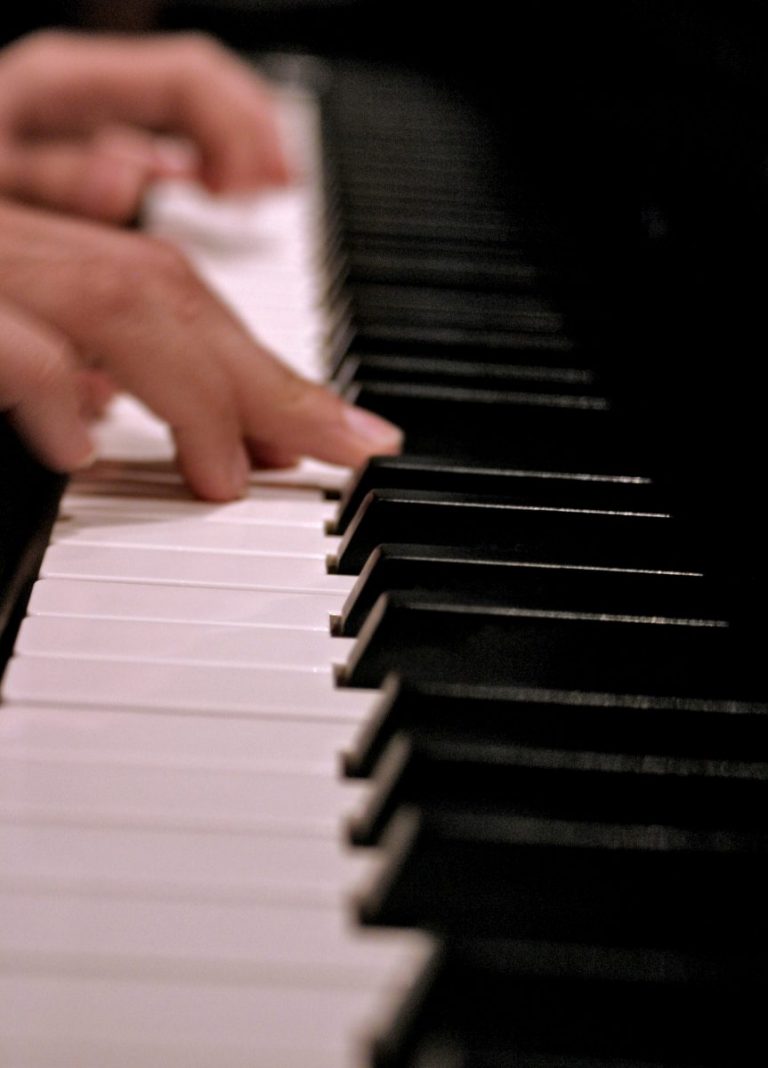 VIDEO – Bebelușul care îi depășește pe Mozart și Liszt! Încă în scutece, dar cântă la pian ca un virtuoz