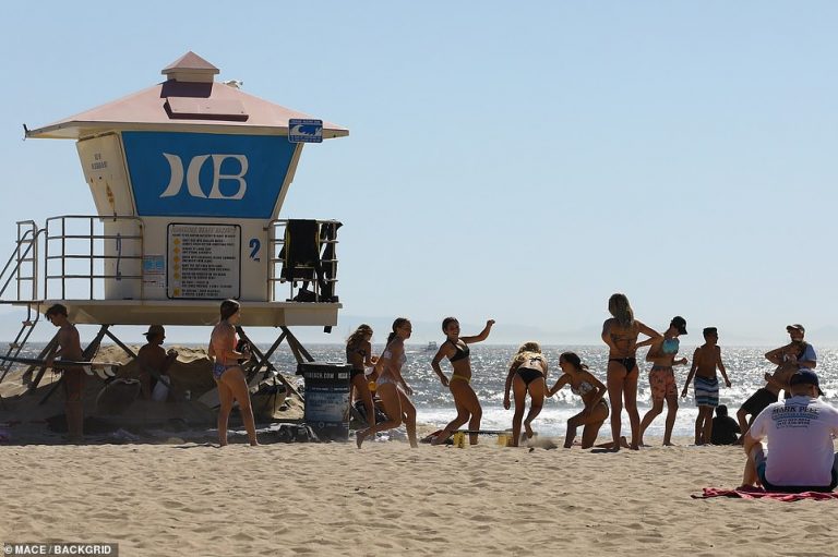 În multe regiuni din Italia plajele au ‘furat startul’ redeschiderii şi erau înţesate de oameni duminică