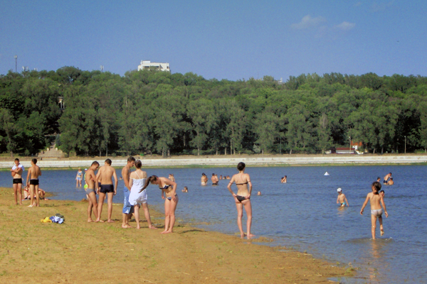 Plajele din Chișinău sunt gata pentru sezonul estival. Autoritățile avertizează asupra riscurilor scăldatului în lacuri și bazine