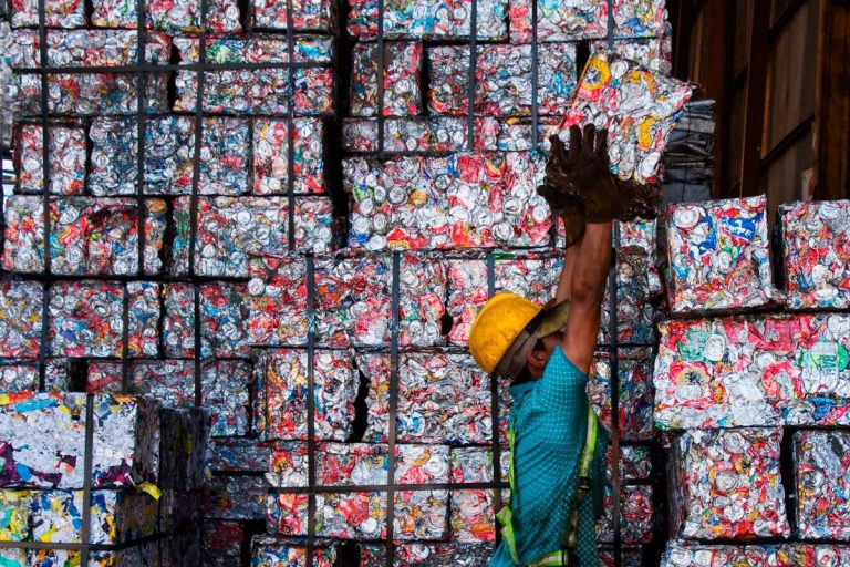 Statele ASEAN refuză să devină groapa de gunoi a lumii