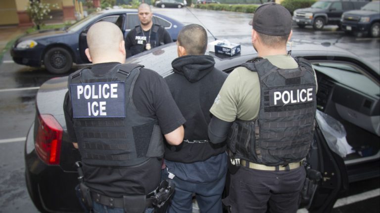 SUA : Controale ale agenţilor ICE în California pentru a căuta muncitorii ilegali