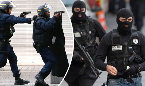 Poliţia britanică a arestat patru bărbaţi suspectaţi că plănuiau atentate teroriste