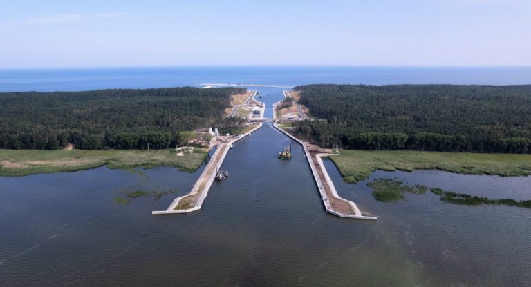 Polonia va evita folosirea apelor teritoriale ruse printr-un canal maritim finalizat până la sfârşitul anului