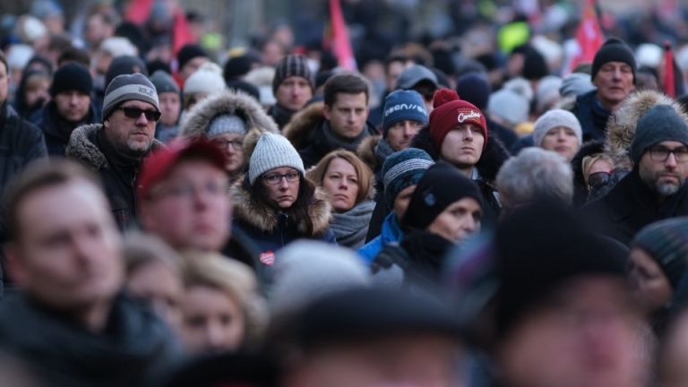 Peste 45.000 de persoane au participat la funeraliile primarului oraşului polonez Gdansk