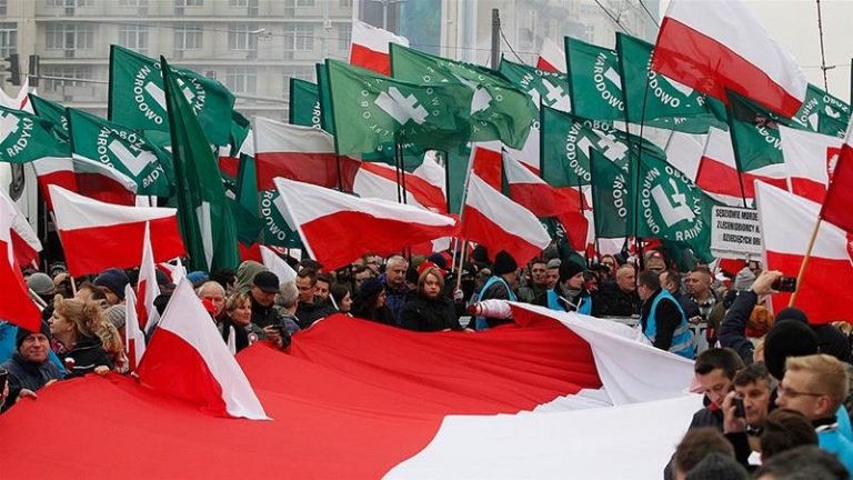 Mii de polonezi au participat la Marşul Independenţei la Varşovia organizat de extrema dreapta