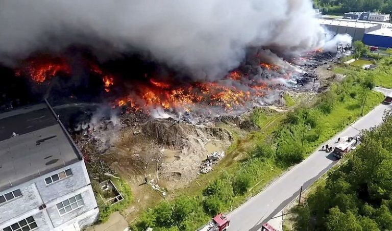 Polonia: Autoritățile dau vina pe ”mafia deşeurilor” pentru numărul mare de incendii de la gropile de gunoi