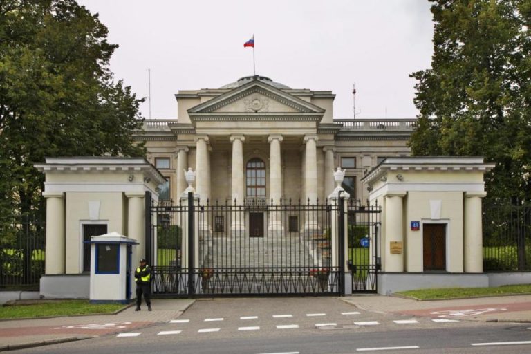 Tensiune în creștere între Polonia și Rusia după ce polonezii au confiscat școala ambasadei ruse din Varșovia