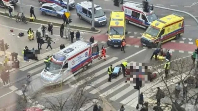 O mașină a intrat în mulțime în Polonia: 17 răniți – bilanț provizoriu