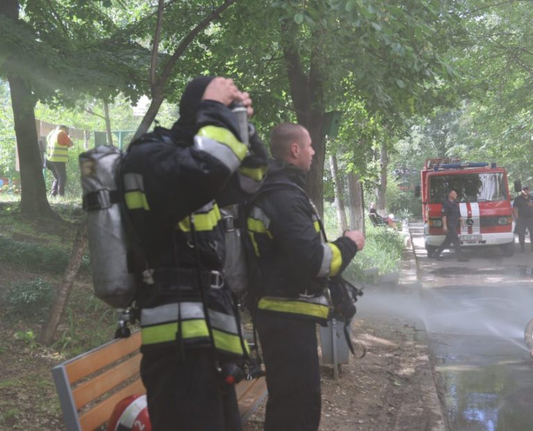 Incendiu în Chișinău. Cinci echipaje au intervenit la fața locului
