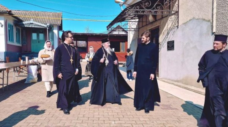Mitropolia Moldovei vrea să-i scoată din biserici pe preoții care au trecut la Mitropolia Basarabiei