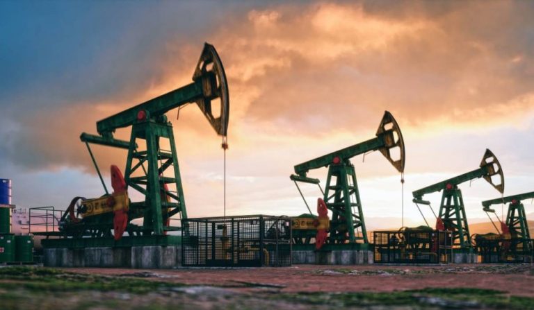 Petrolul rusesc resimte din plin sancţiunile occidentale (Bloomberg)
