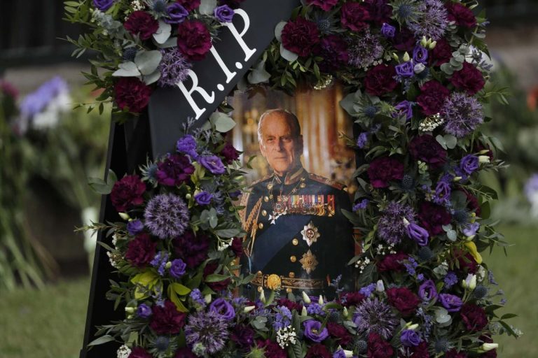 La castelul Windsor sau la pub-ul ‘Duke of Edinburgh’ britanicii i-au adus un ultim omagiu prinţului Philip