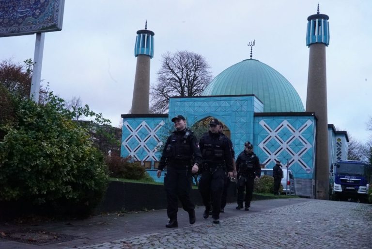 Berlinul interzice o asociație musulmană pe motiv că urmărea să provoace o revoluție islamică în Germania