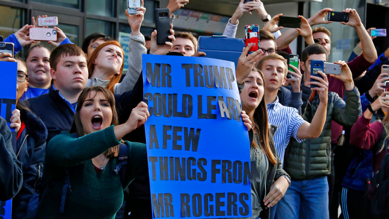 Trump întâmpinat cu proteste la funeraliile victimelor atentatului anti-semit din Pittsburgh