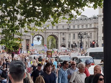 Proteste masive în Marea Britanie față de decizia de suspendare a Parlamentului