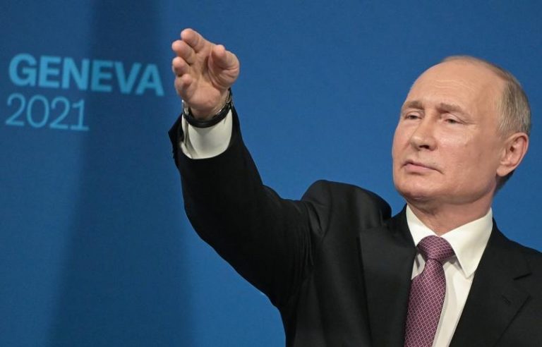 Putin salută ‘eroismul’ forţelor sale militare
