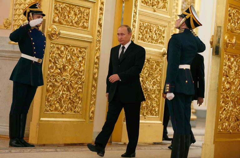 Reales pentru al patrulea mandat, Putin îşi consolidează puterea în faţa Occidentului