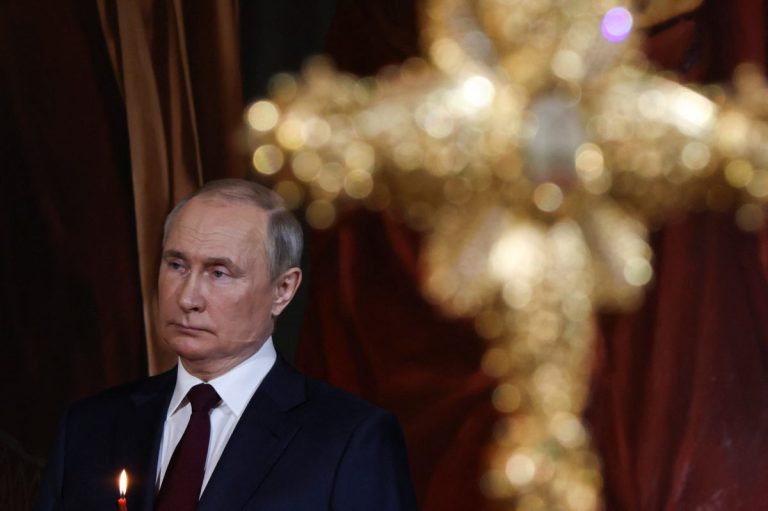 Putin a participat la slujba de Înviere, oficiată de capul Bisericii ortodoxe ruse, patriarhul Kirill