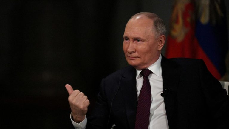 Putin salută succesele trupelor ruse pe toate fronturile în Ucraina