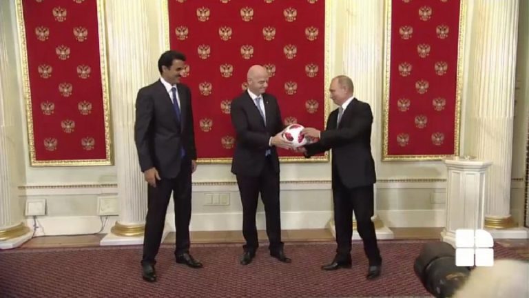 Putin a predat emirului Qatarului organizarea Cupei Mondiale din 2022