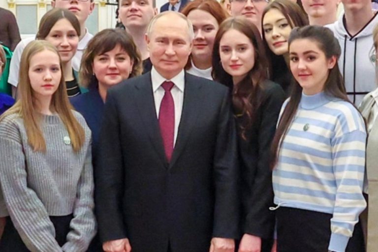 Putin vrea să trimită la război și femei