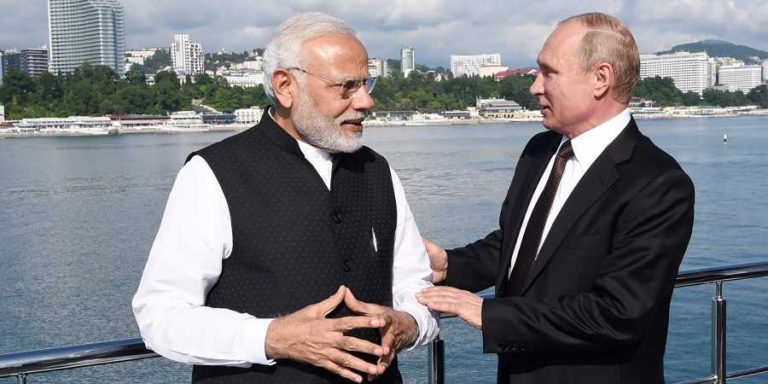 India şi Rusia au extins pe 10 ani un program de cooperare tehnico-militară