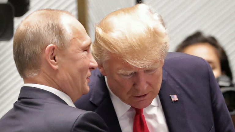 Putin nu consideră că îl poate ‘juca pe degete’ pe Trump, aşa cum susţine Bolton în cartea sa (Kremlin)