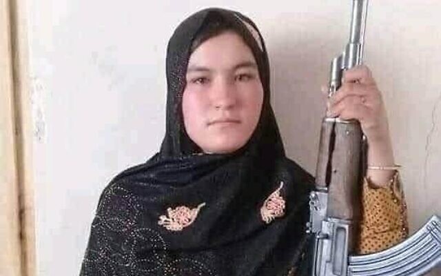 Crimă din răzbunare: O adolescentă afgană ucide doi talibani care i-au omorât părinţii