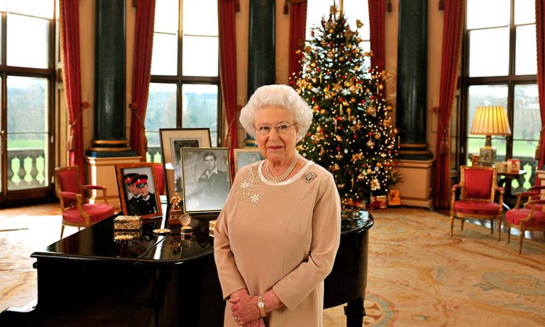 Regina Marii Britanii se descrie în mesajul de Crăciun drept “o bunică destul de ocupată”