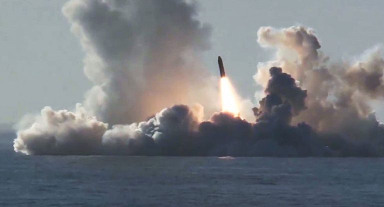 Rusia anunță testarea cu succes a unei rachete ‘Bulava’ lansată de la bordul unui submarin