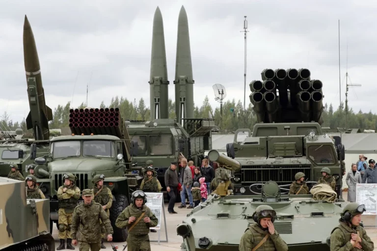 Alertă la granița cu Ucraina. Rusia exersează lansarea electronică a rachetelor în timpul exercițiilor nucleare tactice