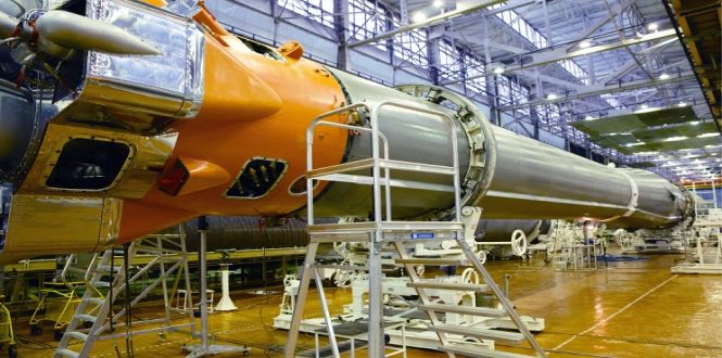 Rusia analizează posibilitatea de a lansa o capsulă de salvare pentru echipajul aflat la bordul ISS
