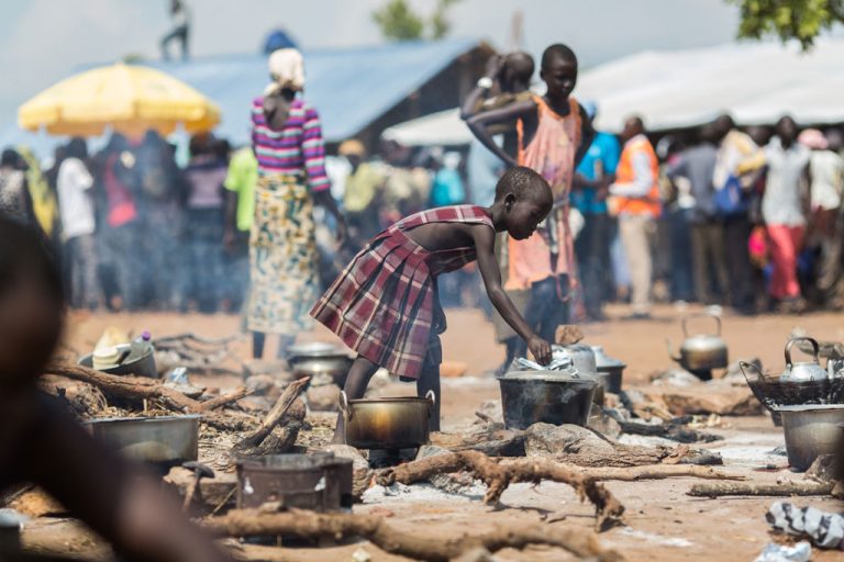 ONU : Sudanul de Sud riscă să provoace cea mai mare criză a refugiaţilor din Africa, unul din trei locuitori fiind deja strămutat