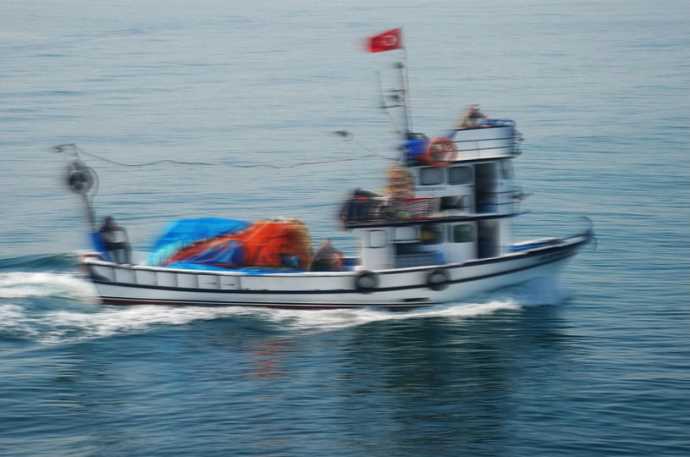 Cel puţin 15 morţi în naufragiul unei bărci cu migranţi în Marea Neagră în largul coastelor turcești