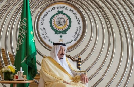 Regele Salman al Arabiei Saudite denunţă ameninţările la adresa navigaţiei şi a petrolului