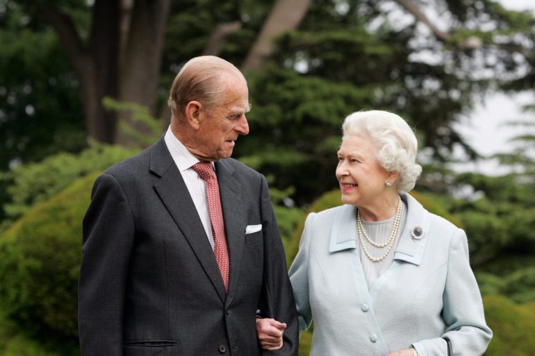Regina Elisabeta a II-a a Marii Britanii şi principele Philip sărbătoresc nunta de platină
