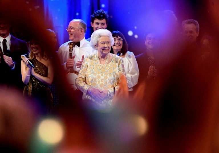 Regina Elisabeta a II-a a Marii Britanii a sărbătorit 92 de ani la Royal Albert Hall