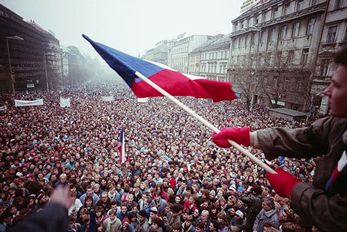 Republica Cehă marchează în mod discret cea de-a 31-a aniversare a Revoluţiei de Catifea