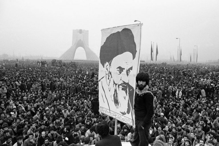 Iranul marchează 38 de ani de la criza ostaticilor de la ambasada SUA cu apeluri la ‘rezistenţă’